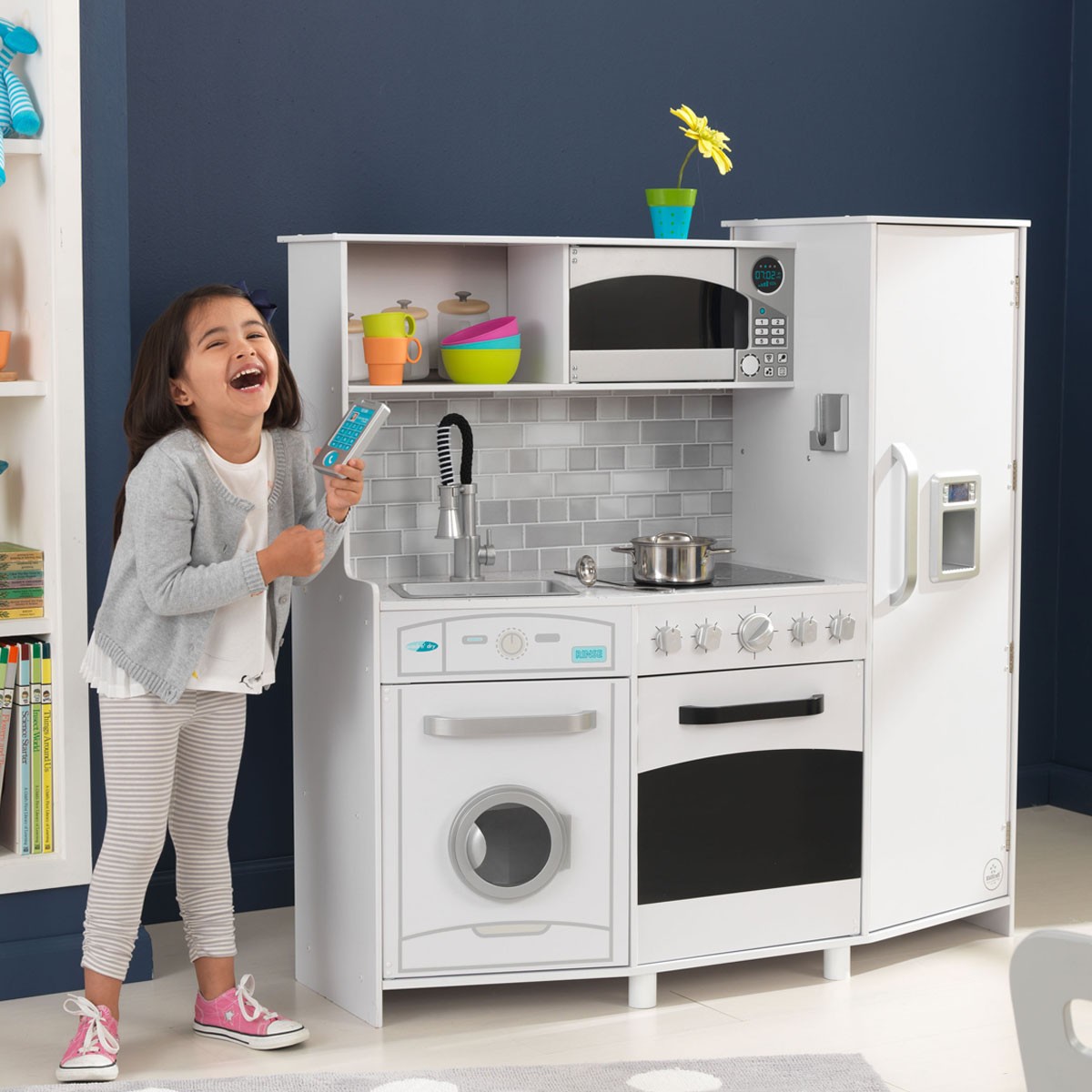 Cucina Giocattolo Grande Con Luci E Suoni In Legno Kidkraft - La Cameretta  di Pippi